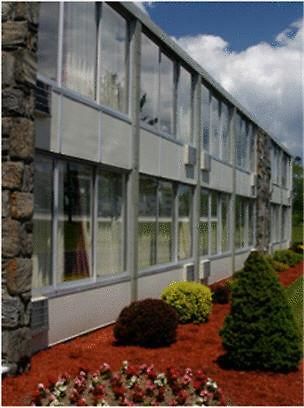 Wayne Inn Екстериор снимка