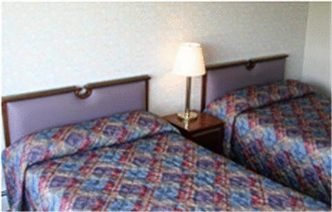 Wayne Inn Екстериор снимка